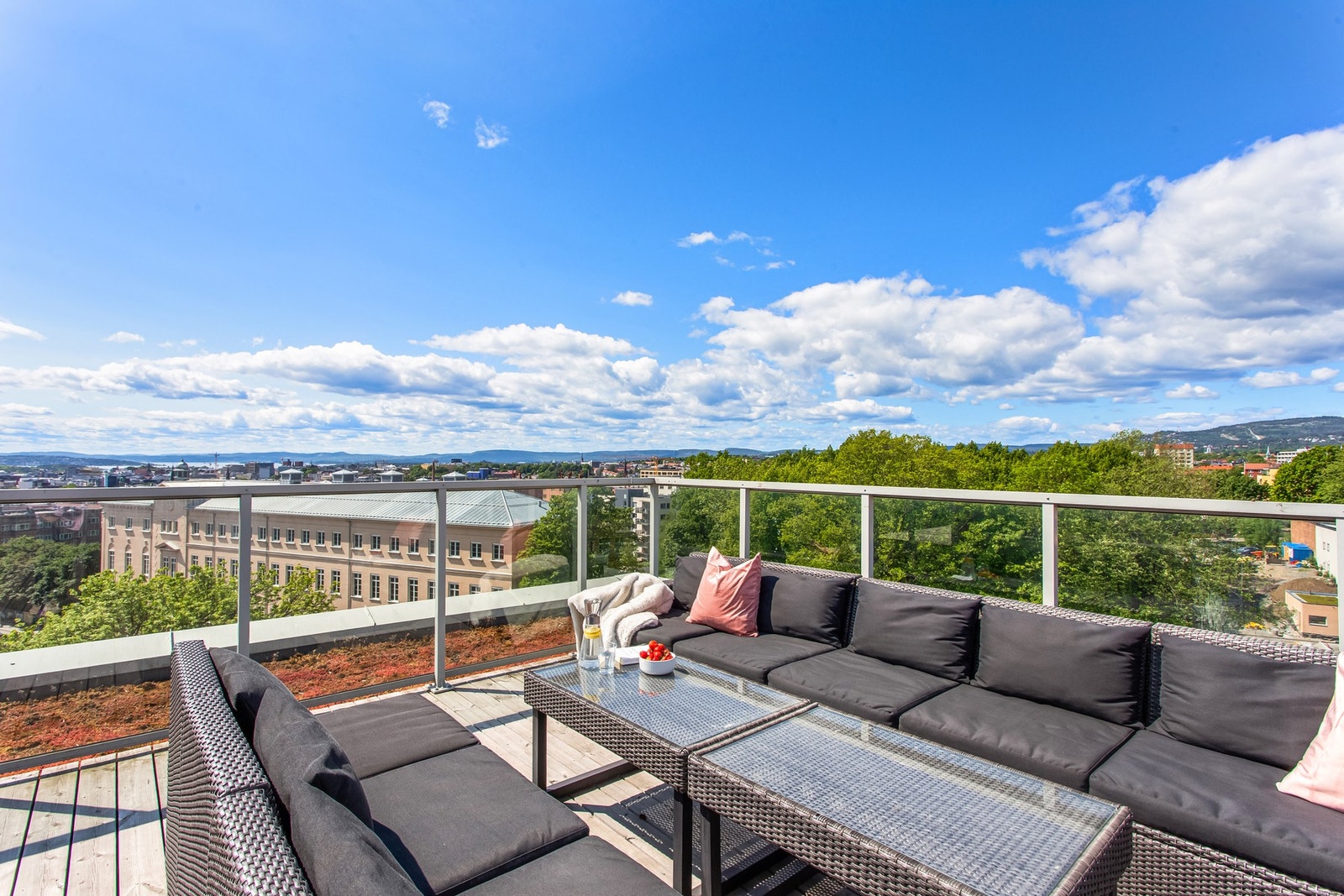 Takterrassen har fantastisk panoramautsikt over byen, ideell for avslapning og sosiale sammenkomster med venner og familie. Galleribilde