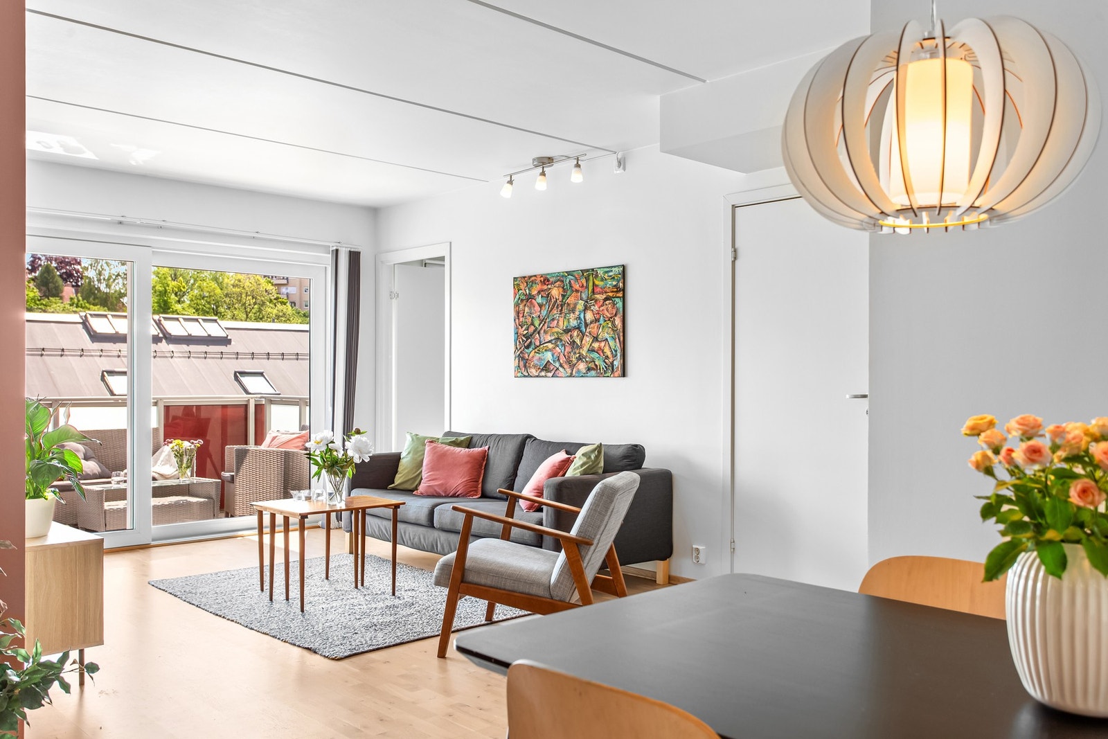 Åpen planløsning skaper en sosial atmosfære. Galleribilde