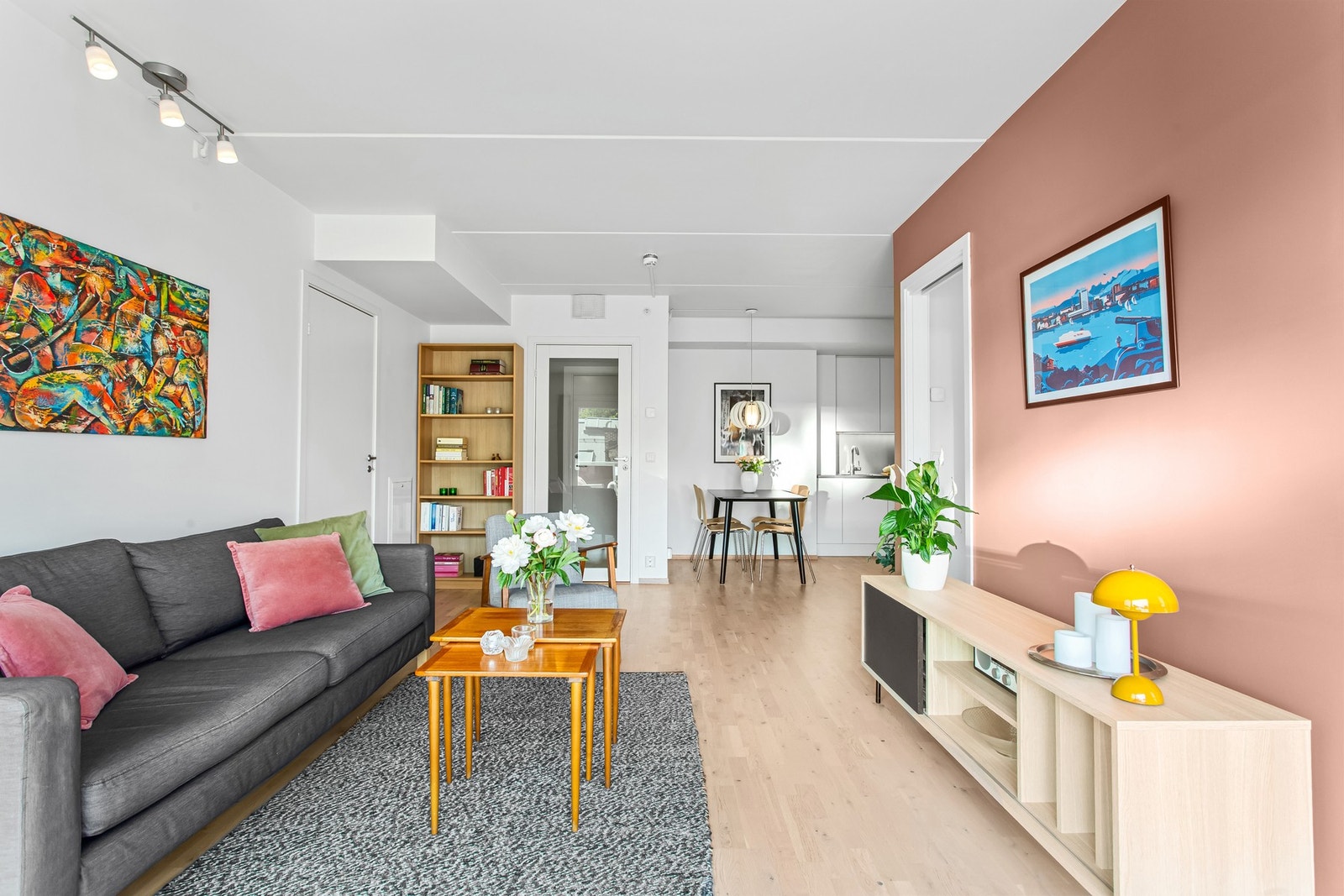 Gulvene har vannbåren varme, som gir en behagelig temperatur året rundt Galleribilde