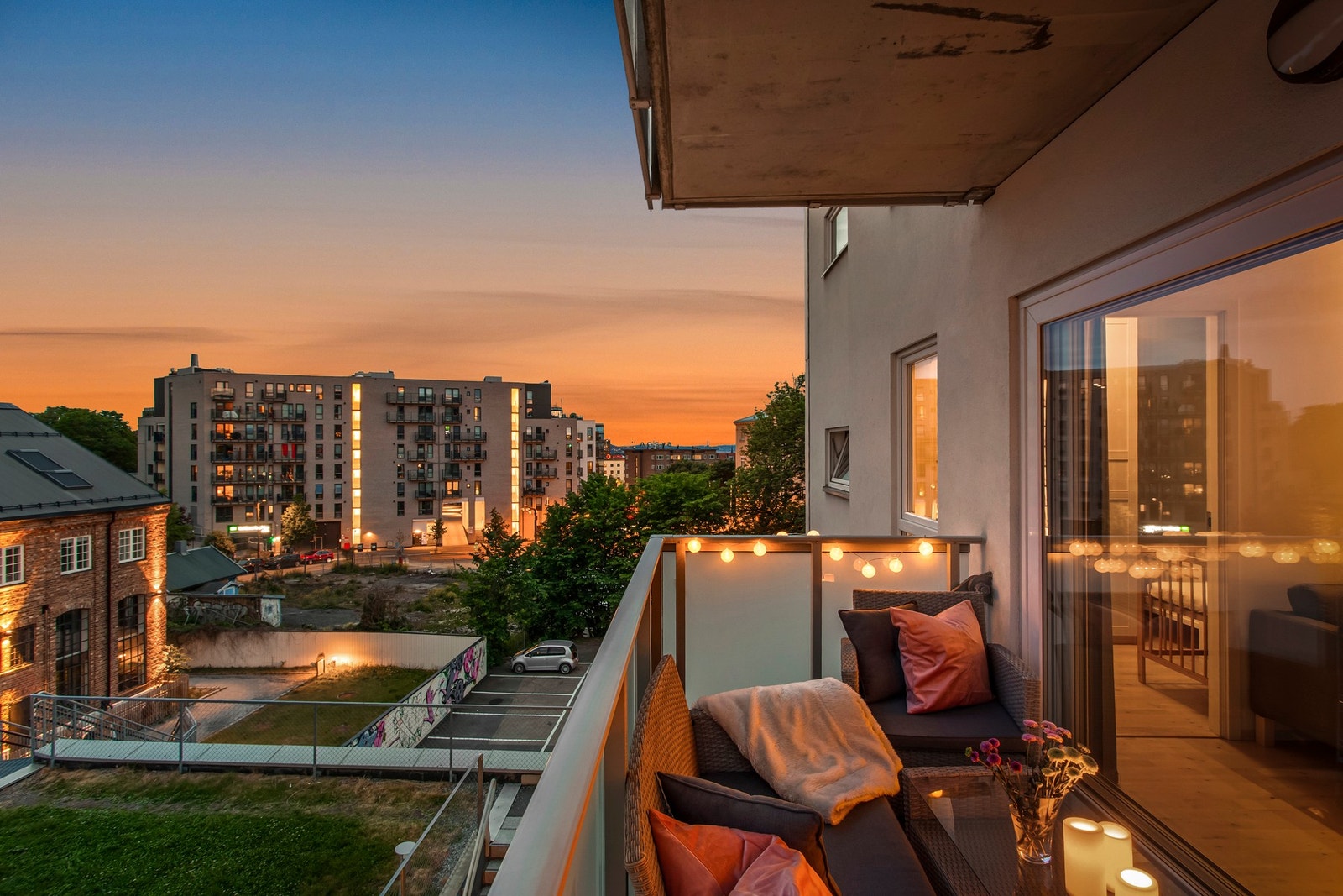 Balkongen er overbygd, hvilket gir gode bruksmuligheter uavhengig av vær. Galleribilde