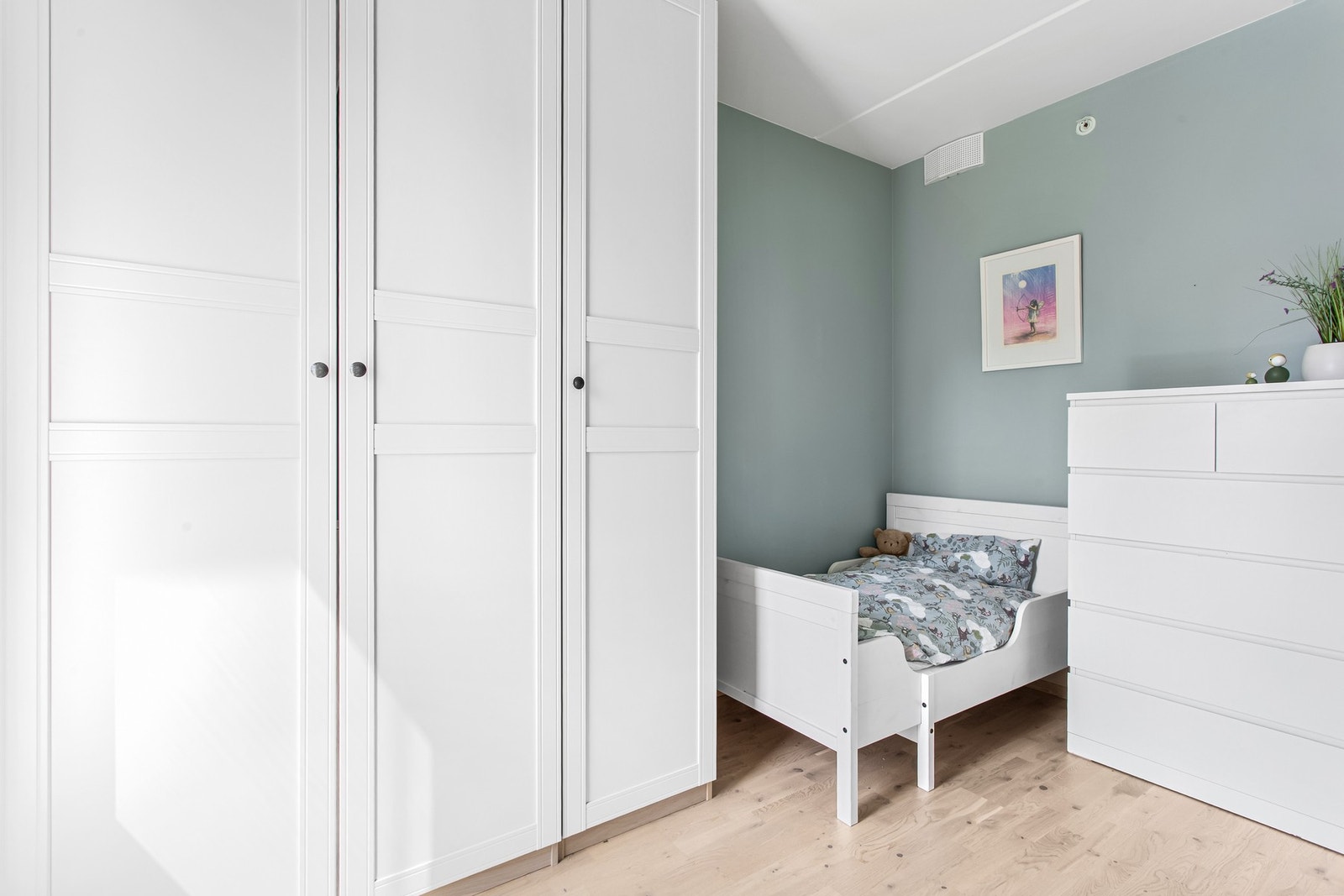 Det andre soverommet passer godt som barnerom, gjesterom, kontor eller walk-in-closet. Galleribilde