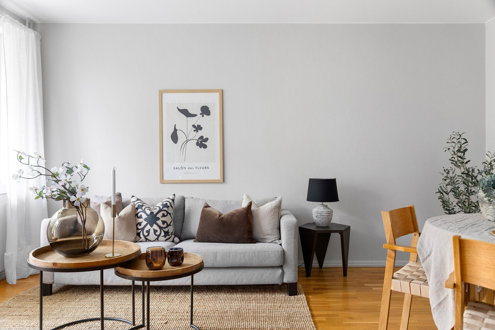 Malte flater (slette flater), stue er malt opp i 2025 Galleribilde