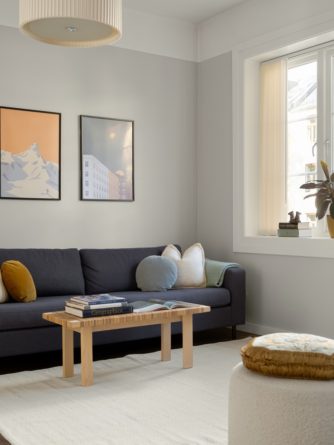 Vinduene, som var nye i 2017, slipper inn rikelig med dagslys og vender ut mot rolig bakgård. Galleribilde