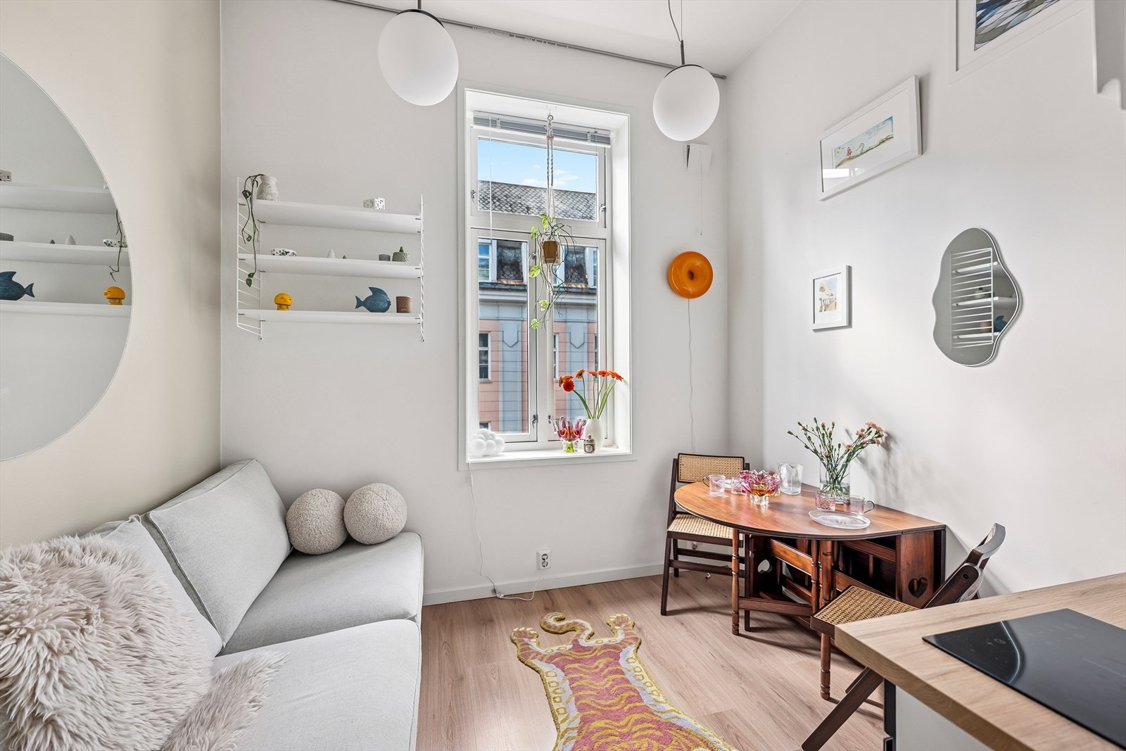 En lekker og arealeffektiv 1-roms leilighet med sengehems. Dette er en perfekt inngangsbillett for deg som skal inn på boligmarkedet! Galleribilde