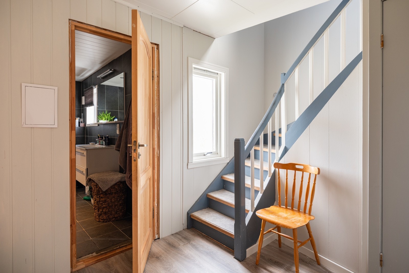 Trappeoppgang til 2. etasje. Galleribilde