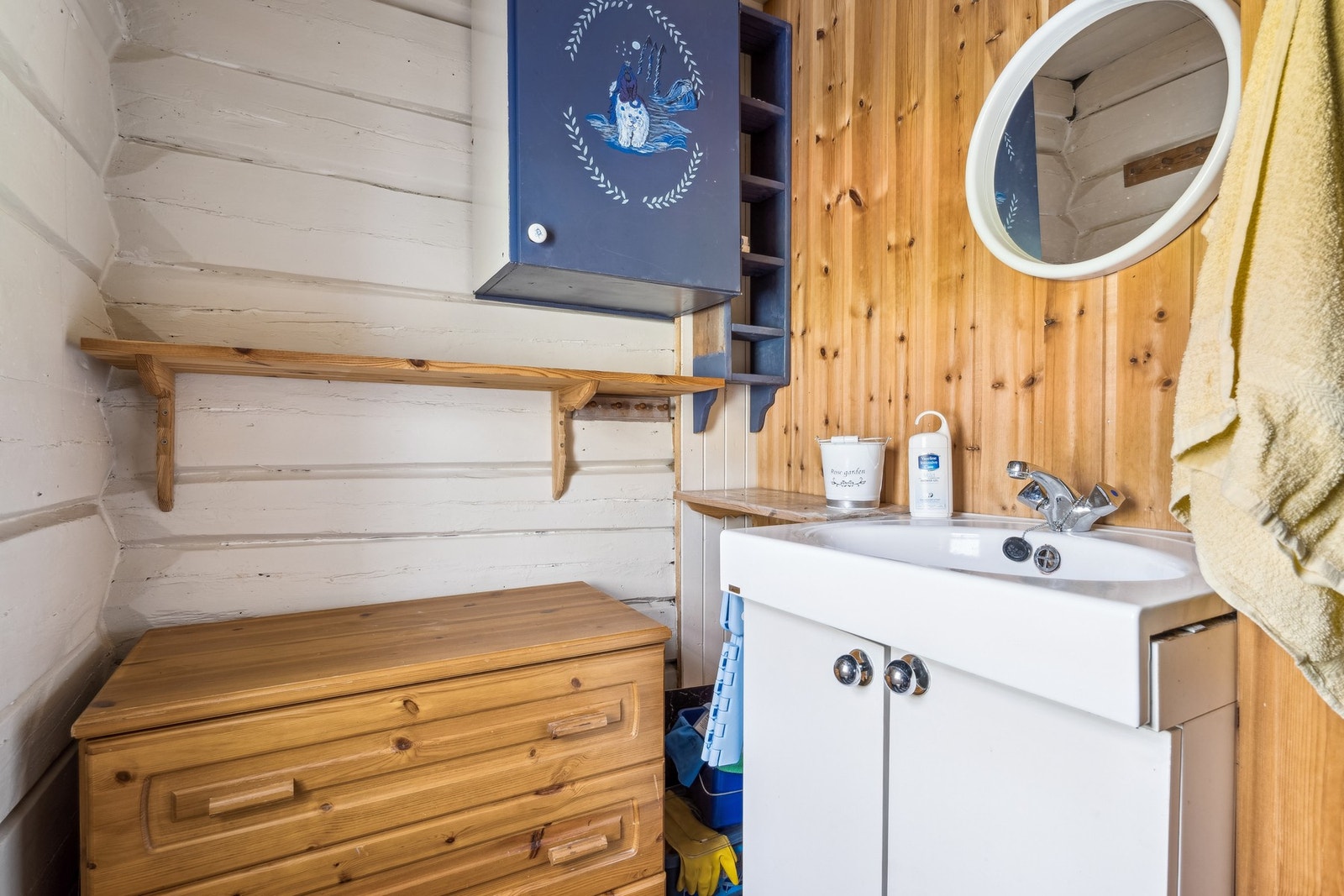 Det medfølger forbrenningstoalett som ikke er montert Galleribilde