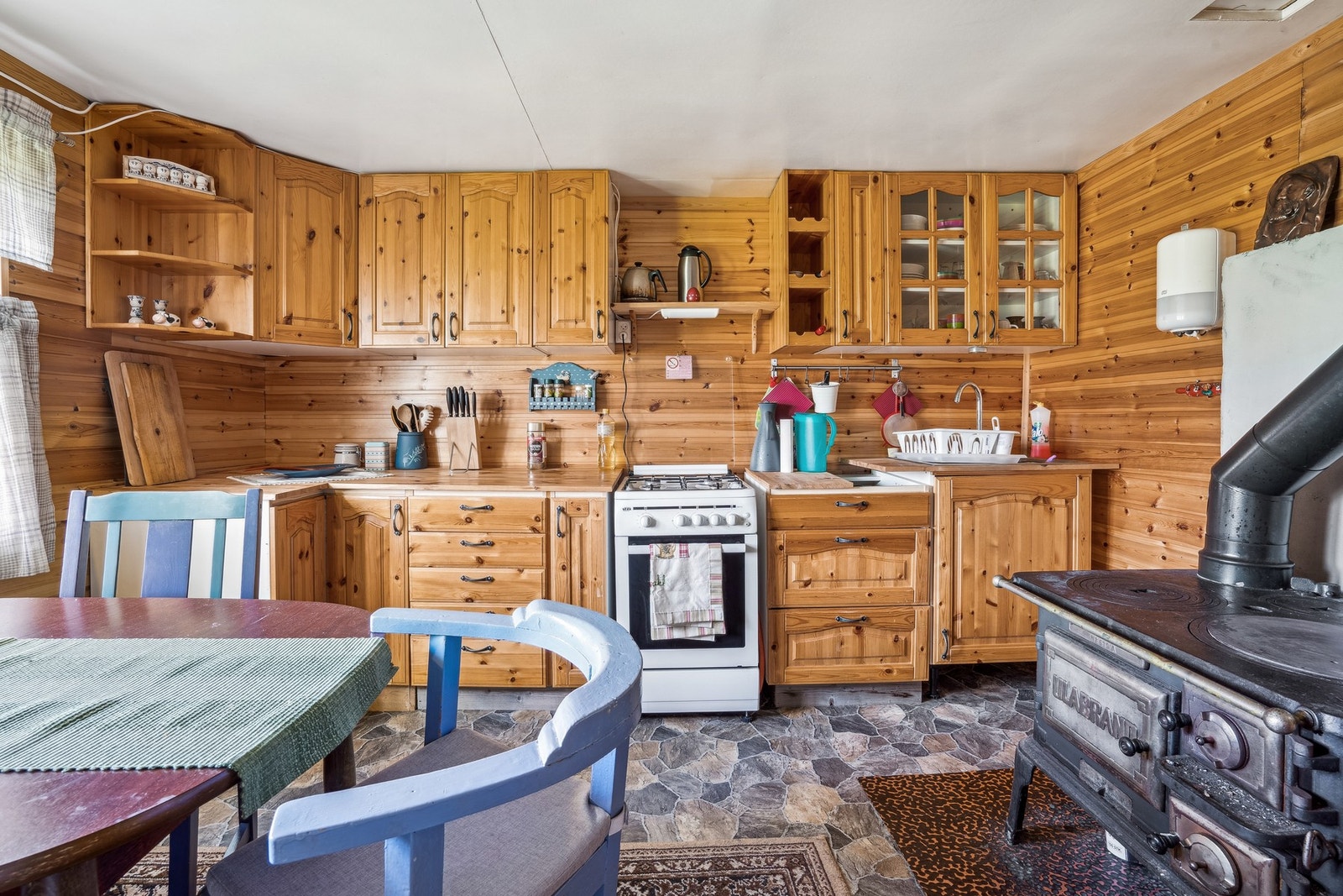 Kjøkkenet er romslig Galleribilde