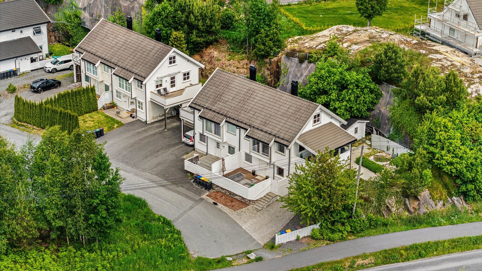 Velkommen til Anntjennsveien 2 - del av vertikaldelt tomannsbolig - uinnredet loft med potensiale Galleribilde