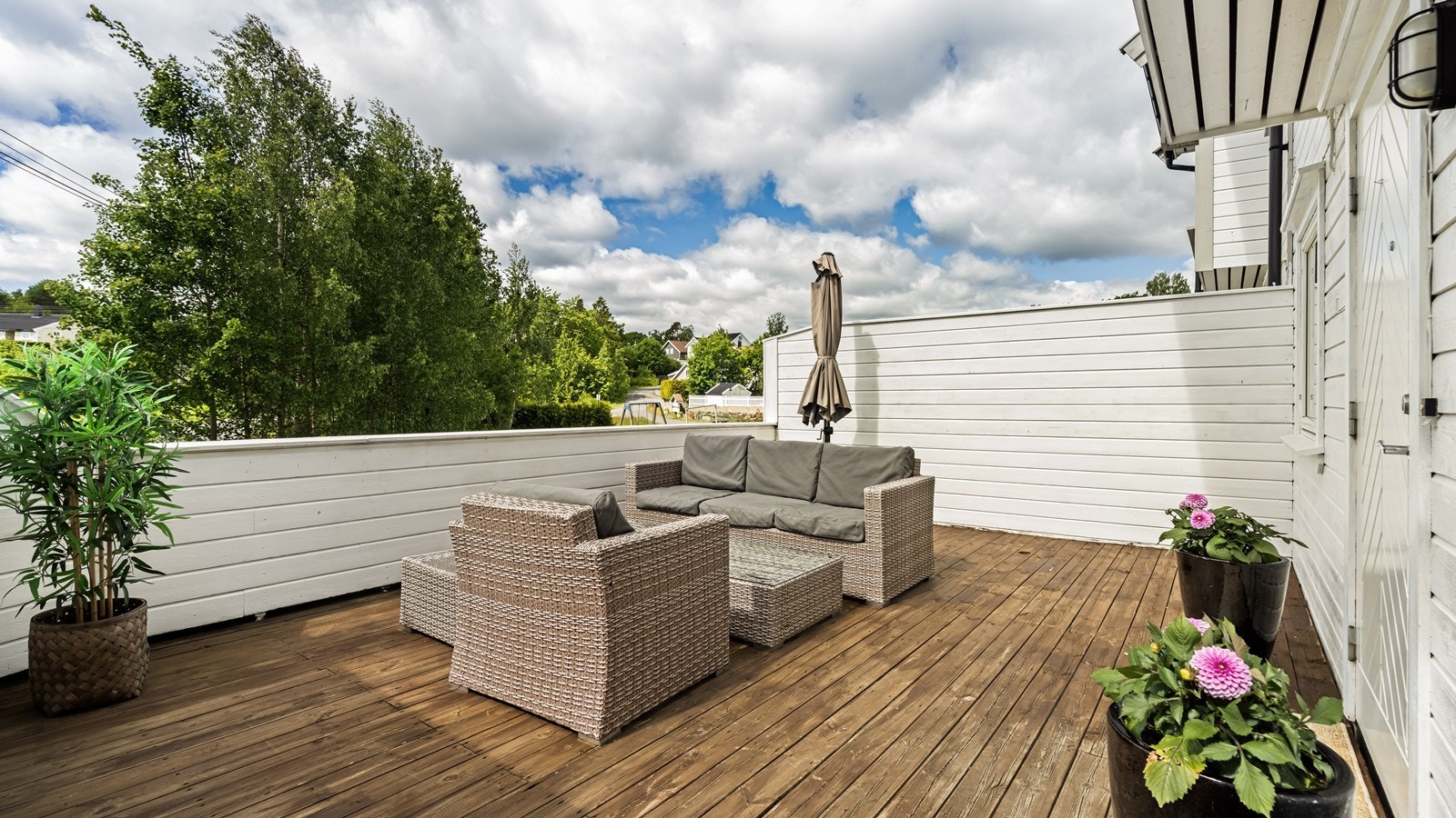 Stor terrasse foran boligen Galleribilde