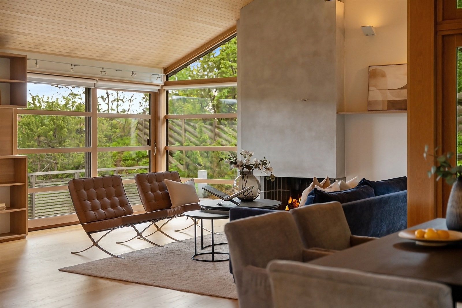 Boligen har en gjennomført høy stil med et godt valg av materialer og løsninger med gjennomgående høy kvalitet Galleribilde