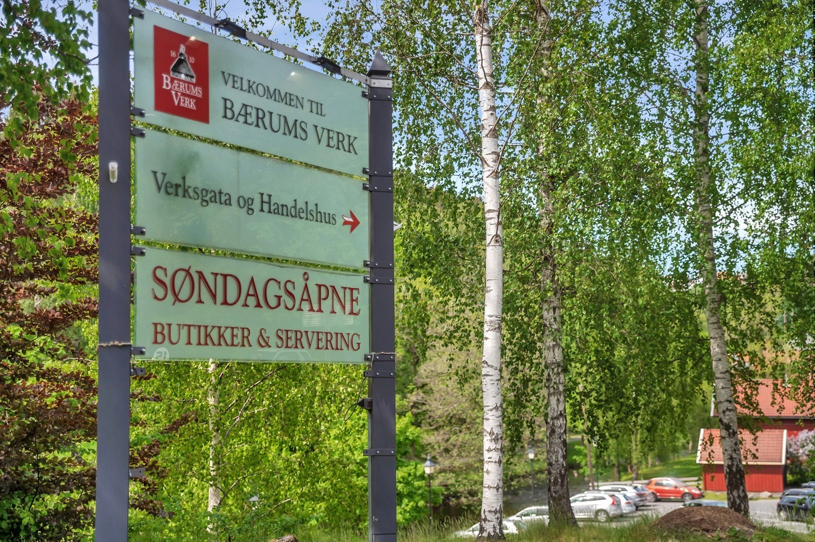 Det er kort til Handelssenteret Bærums Verk med koselige gågater, sjarmerende småhus, trivelig handlesenter, museum, kunsthåndverk og et godt utvalg av forretninger, restauranter og kaféer Galleribilde