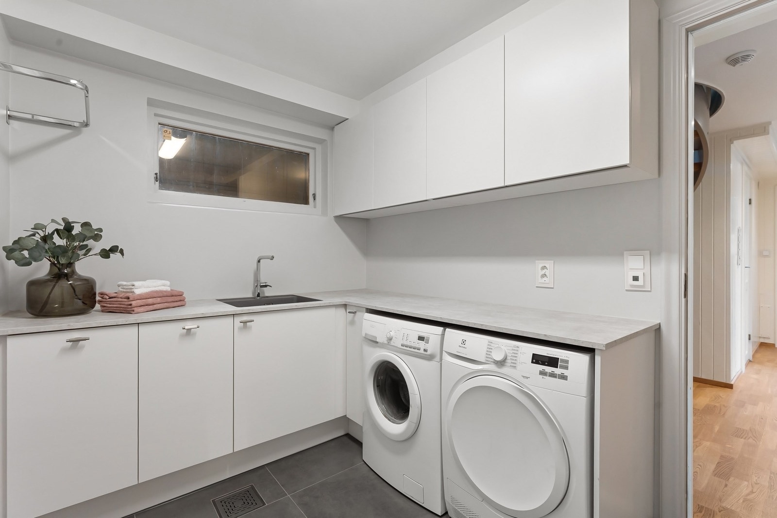 Praktisk vaskerom totalrenovert i 2024 Galleribilde