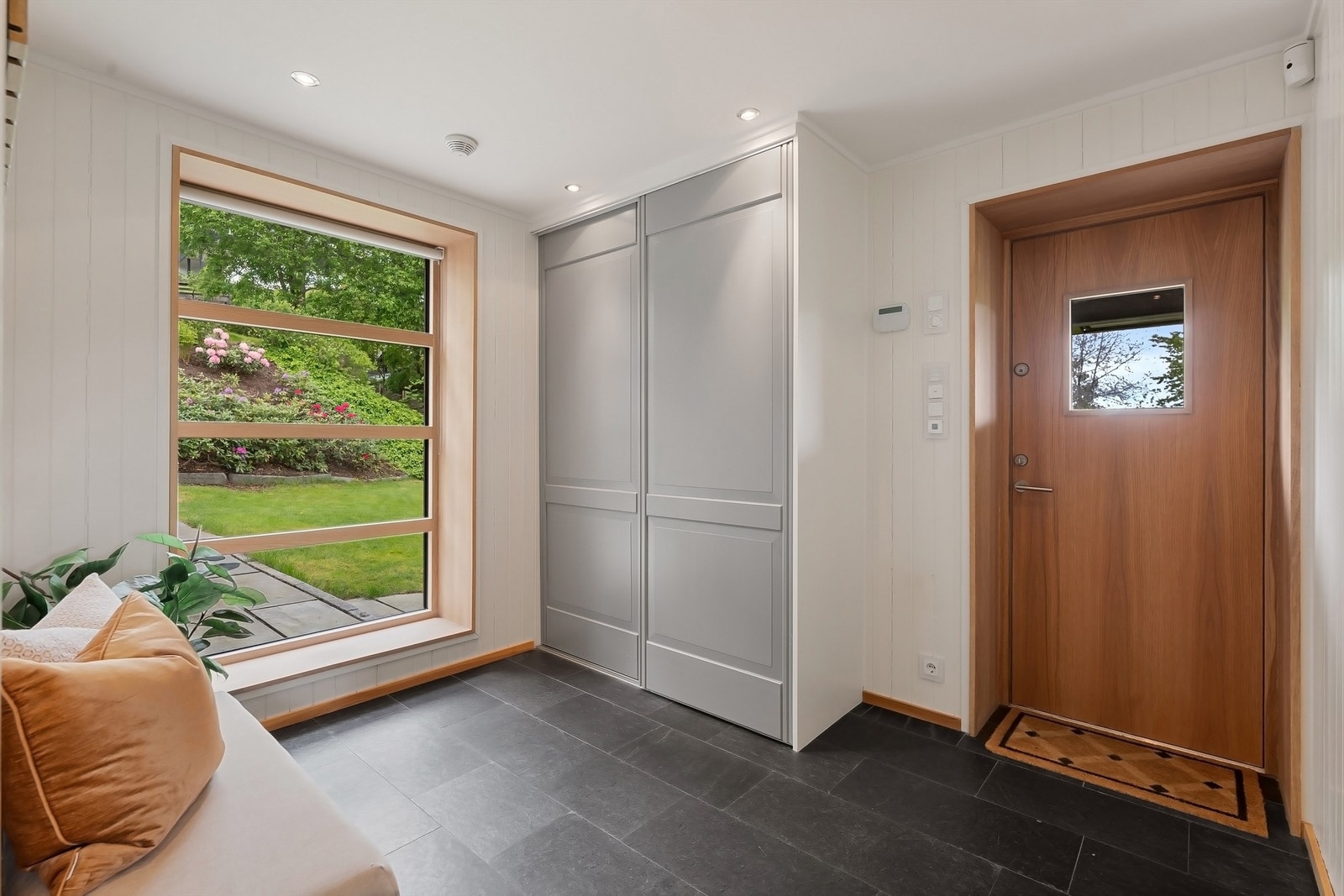 Inngang / entré i underetasjen Galleribilde