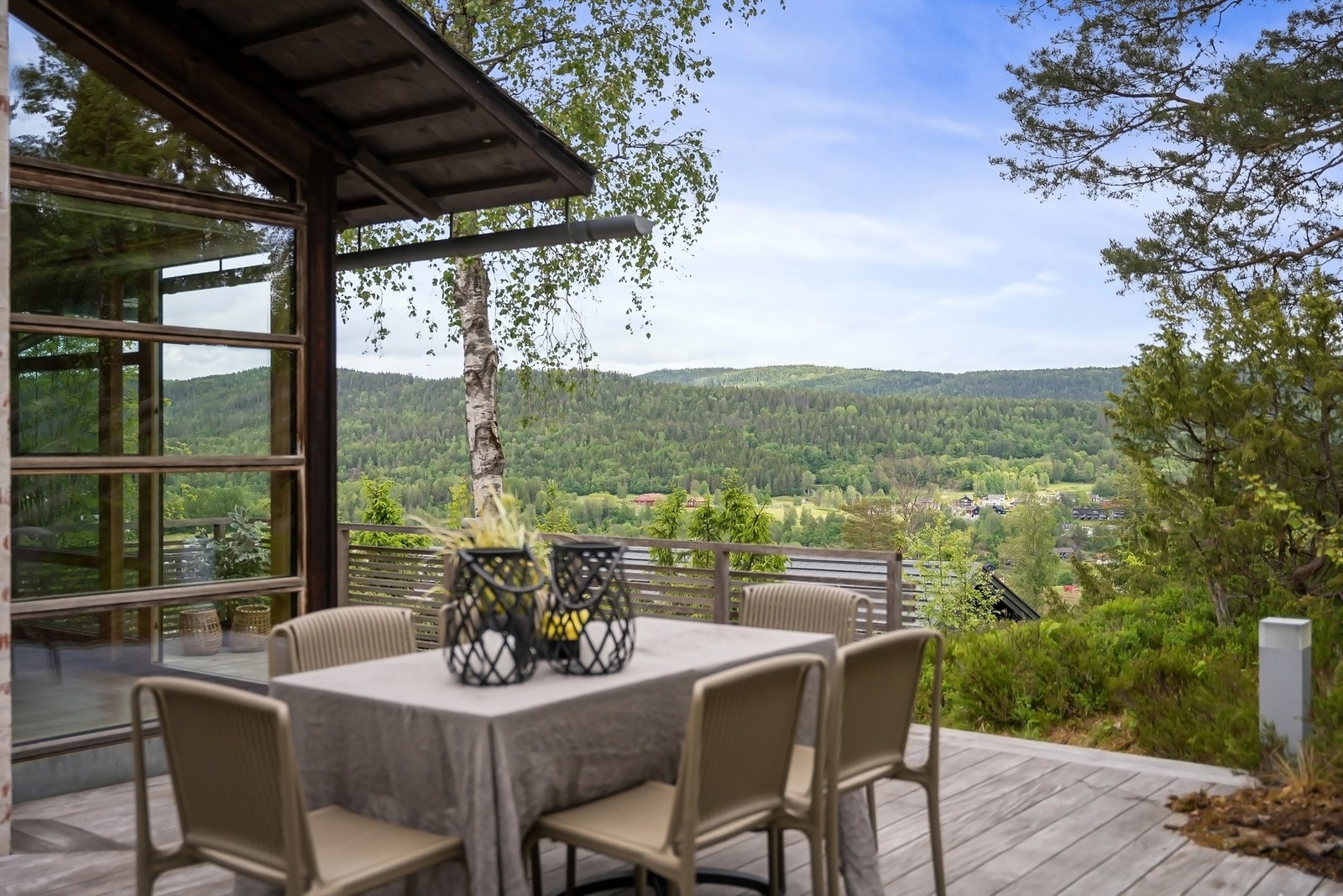 Utvendig er det flere soner med en rekke forskjellige bruksmuligheter Galleribilde