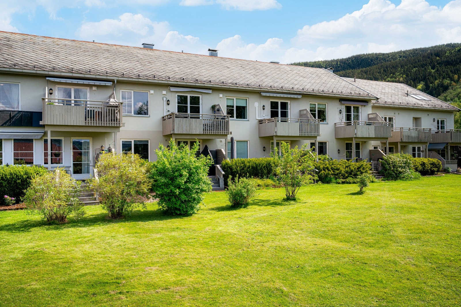 Det er gangavstand til Melhus sentrum og flere turområder rett fra eiendommen Galleribilde