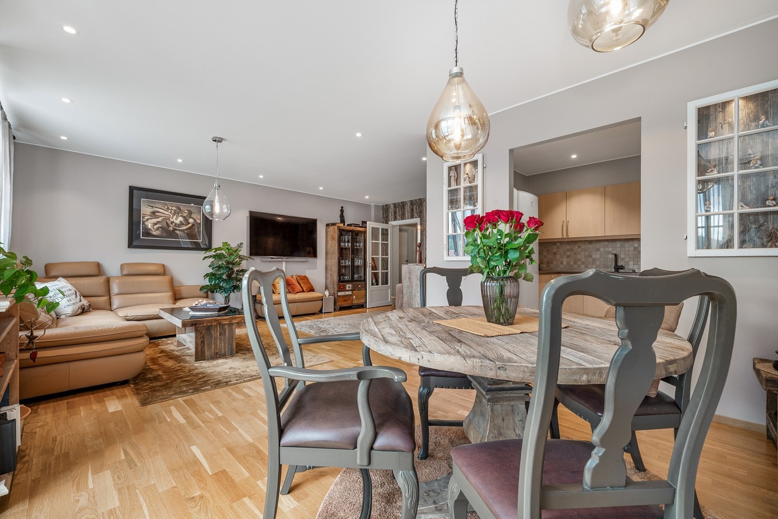 Leiligheten har en meget innholdsrik planløsning Galleribilde