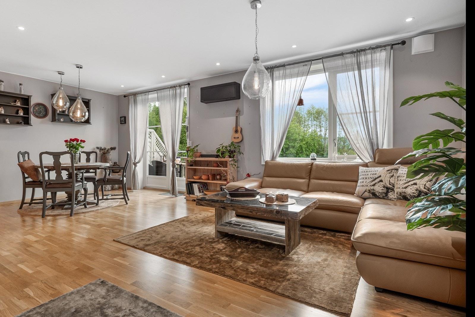 Velkommen inn i en flott 4-roms leilighet på 101 kvm med flere oppgraderinger Galleribilde