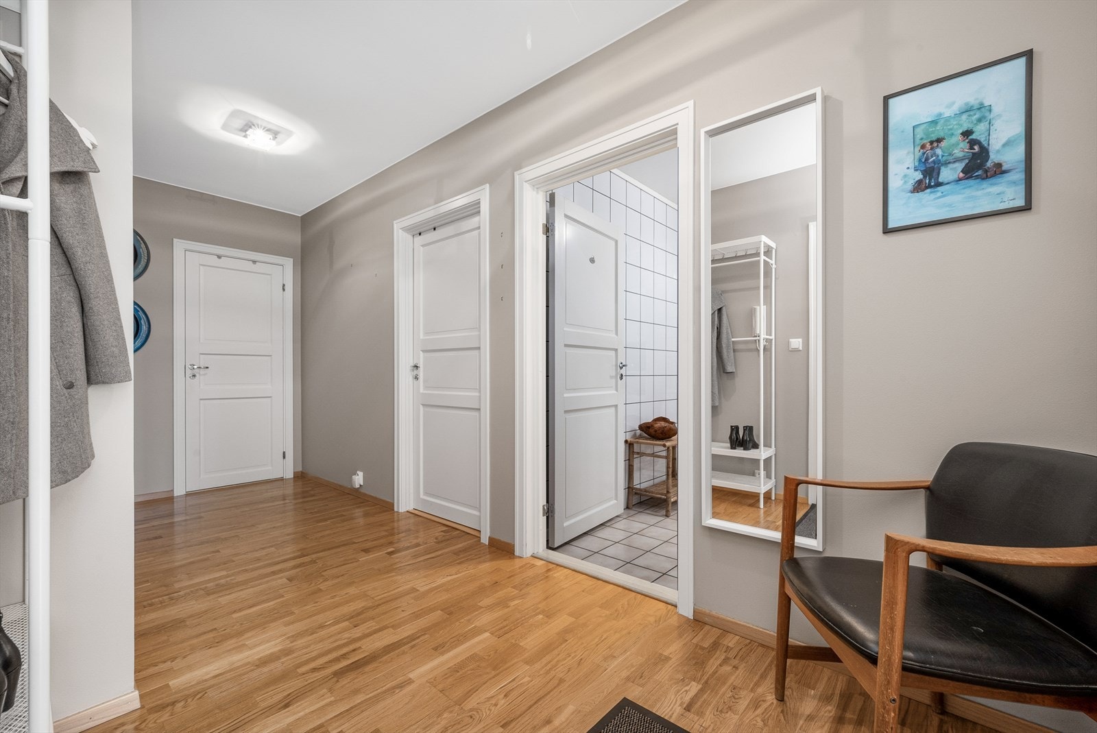 Romslig gang med flere muligheter Galleribilde