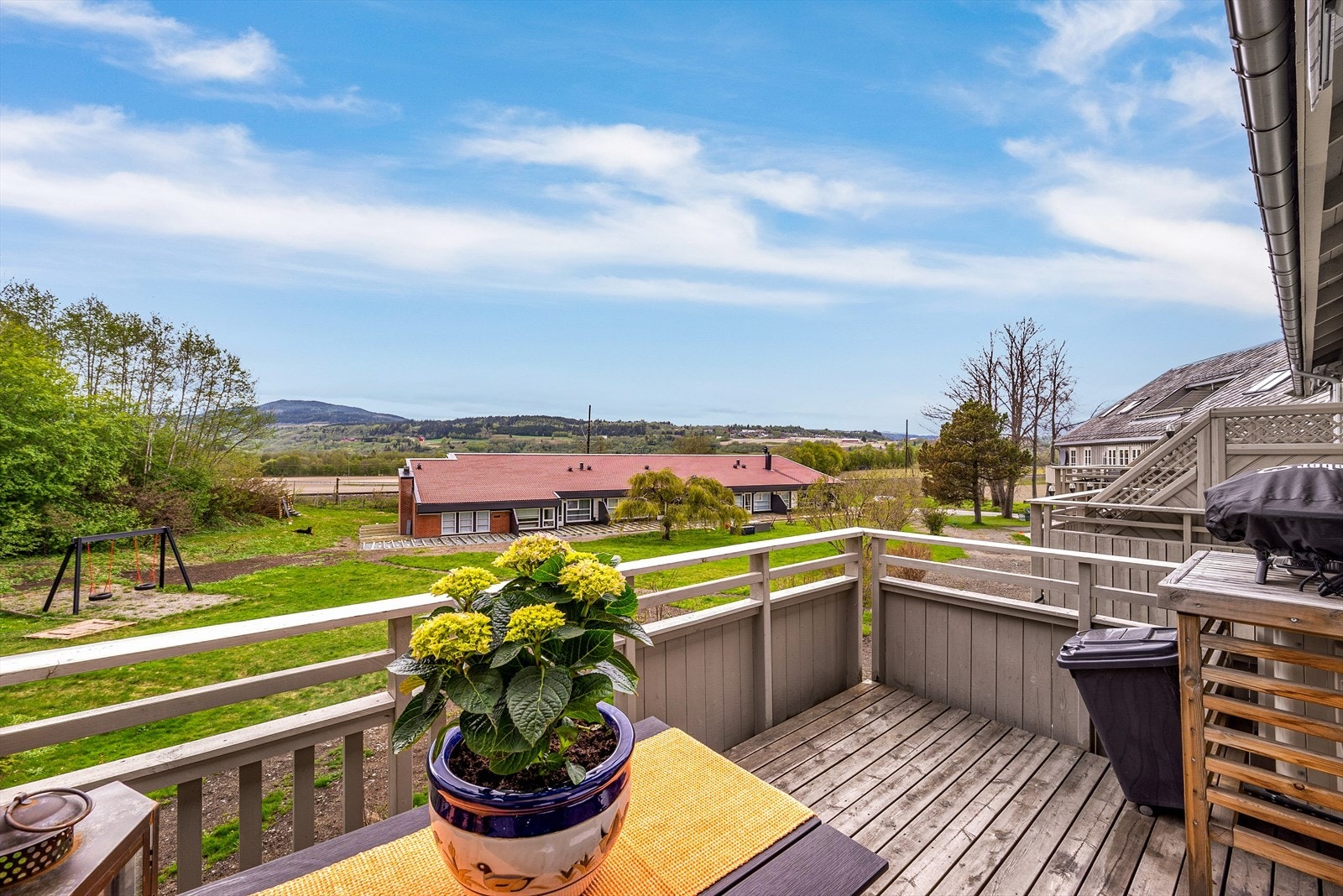 Bilder fra sommeren - Fin utsikt fra balkongen, Galleribilde