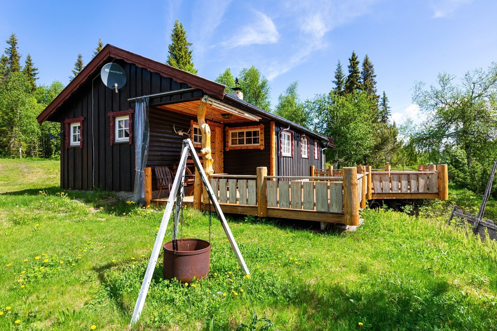 Det er to hytter tilhørende eiendommen, her hovedhytte Galleribilde