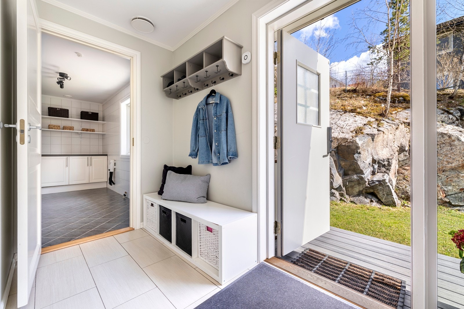 Velkommen inn til en lys og luftig enebolig. Galleribilde