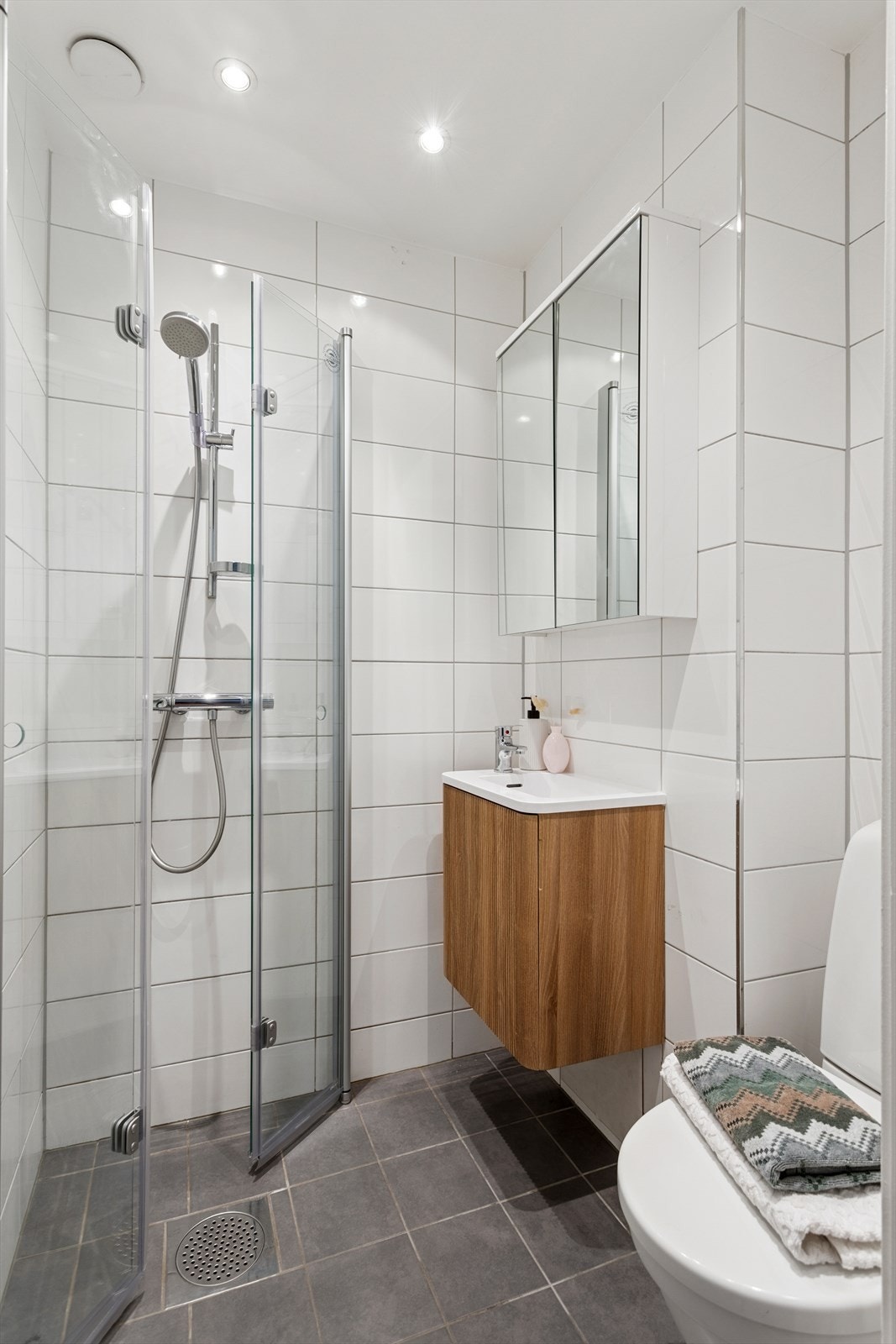 Det flislagte baderommet har blitt oppgradert i nyere tid. Galleribilde