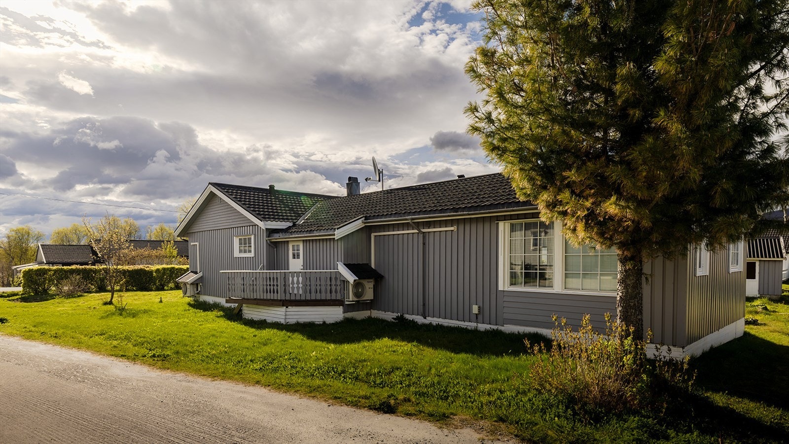 Balkongen sees rett frem på bildet Galleribilde