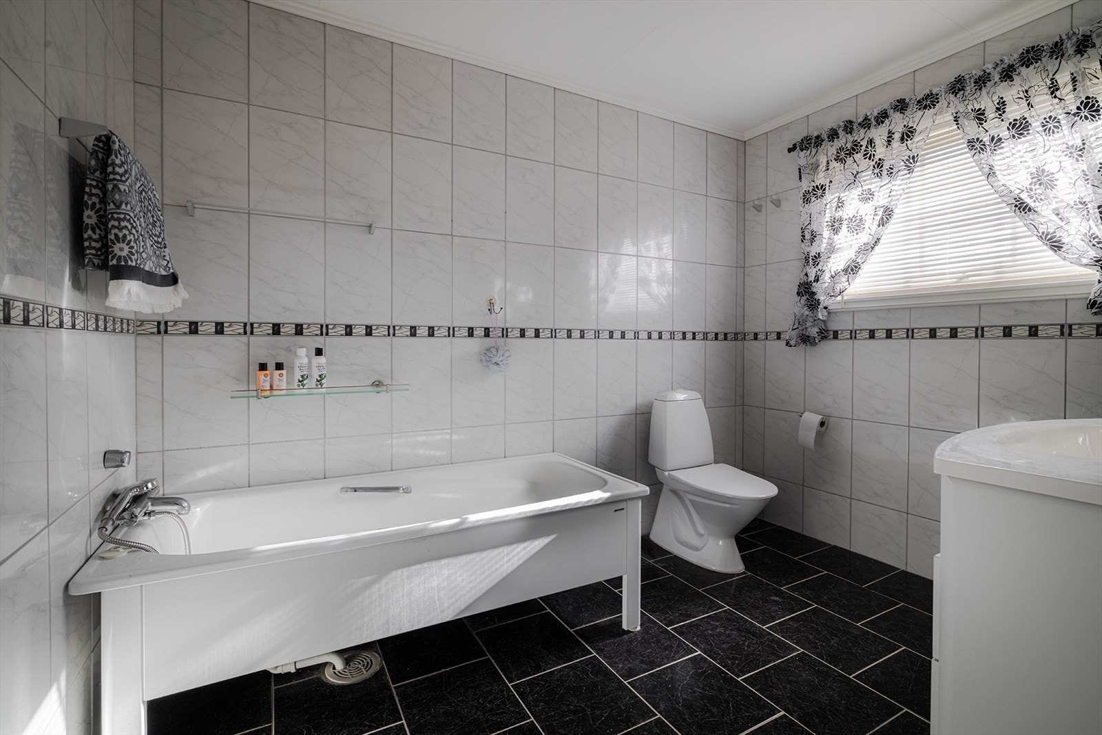 Flislagt bad med varmekabler Galleribilde