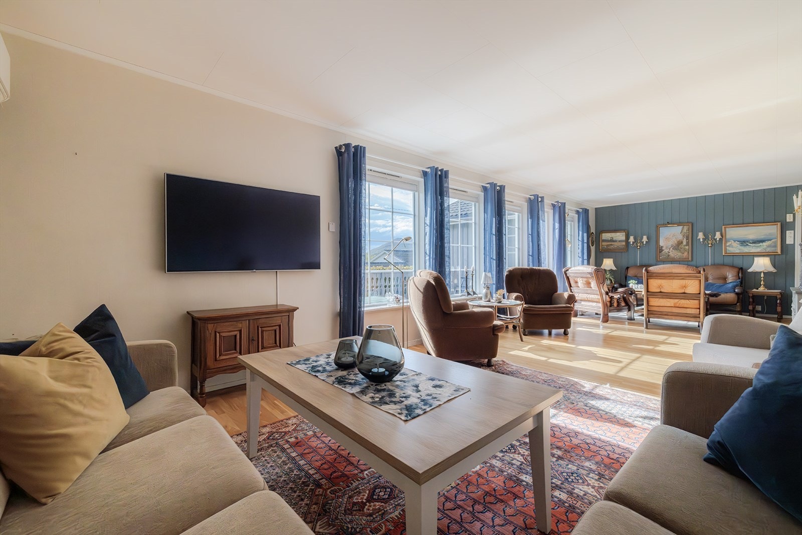 Utgang til balkong fra stuen Galleribilde