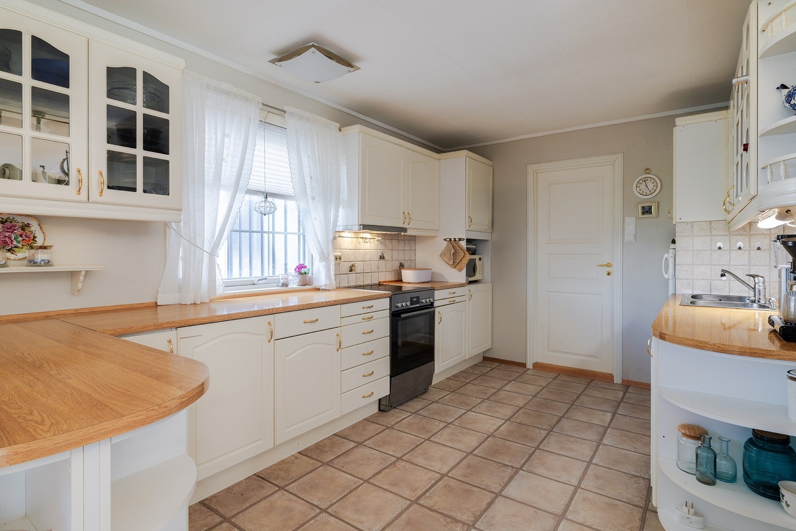 Vaskerom innenfor kjøkkenet Galleribilde