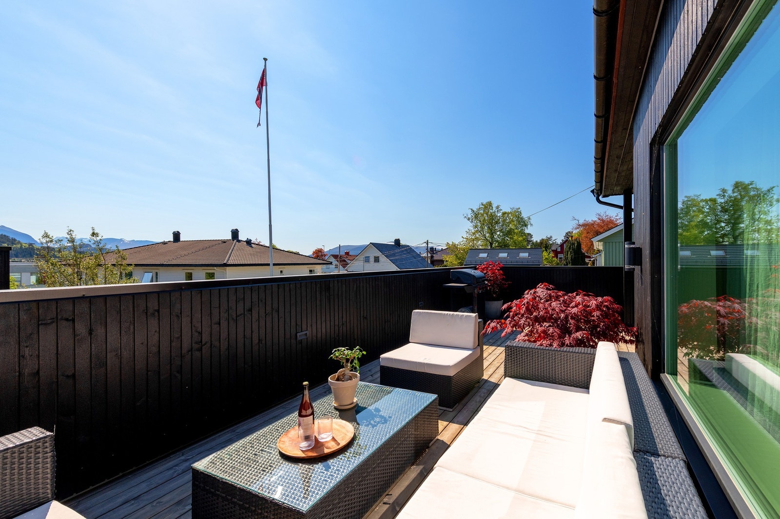 Lite innsyn og flott utsikt! Galleribilde