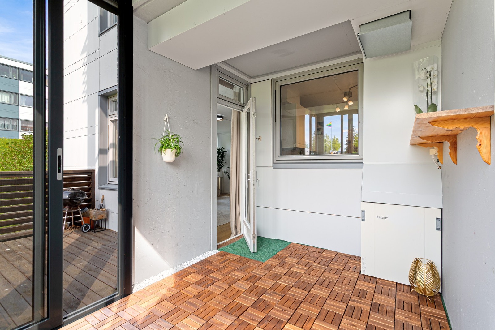 Skyvedørene kan åpnes helt opp. Galleribilde