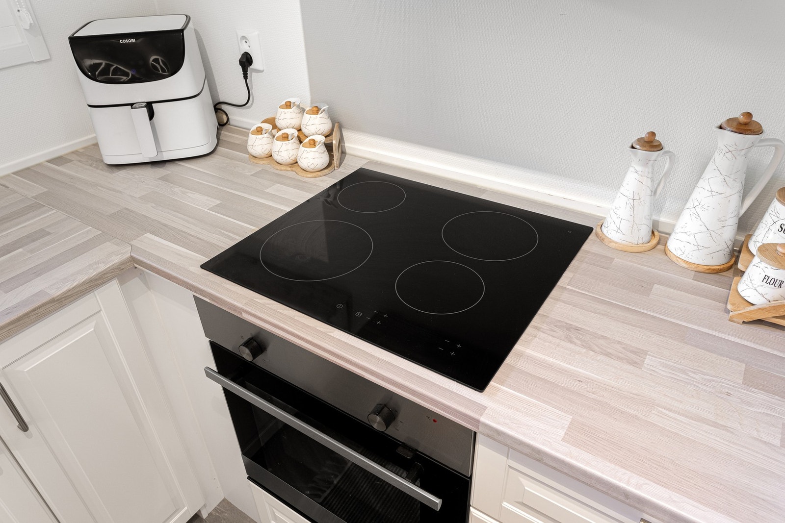 Integrert platetopp og stekeovn. Galleribilde