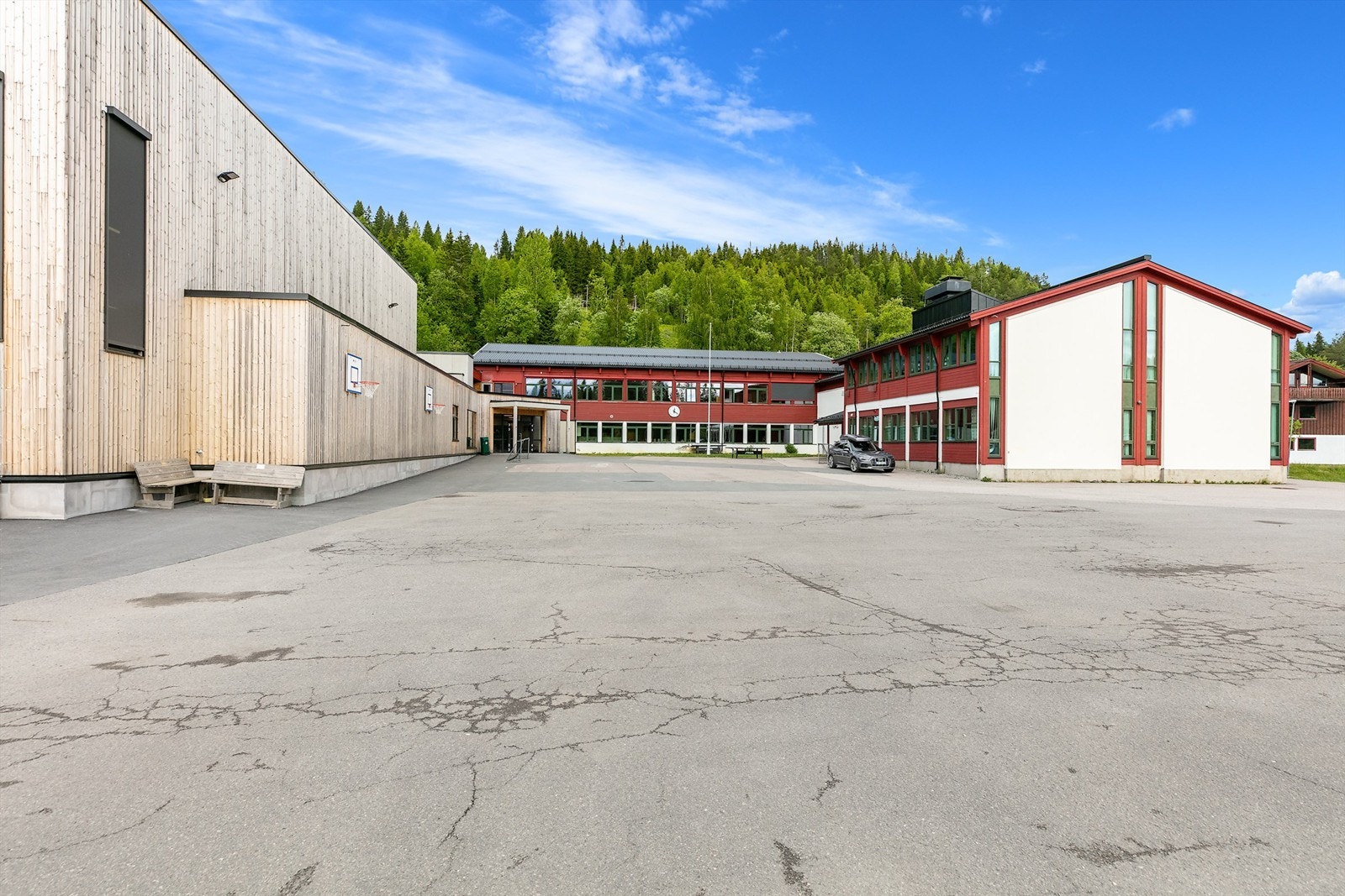 Grua Skole Galleribilde
