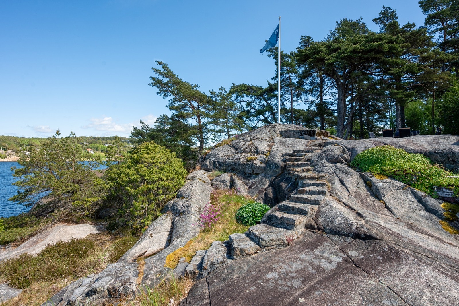 Trappeadkomst til vannet/brygge Galleribilde