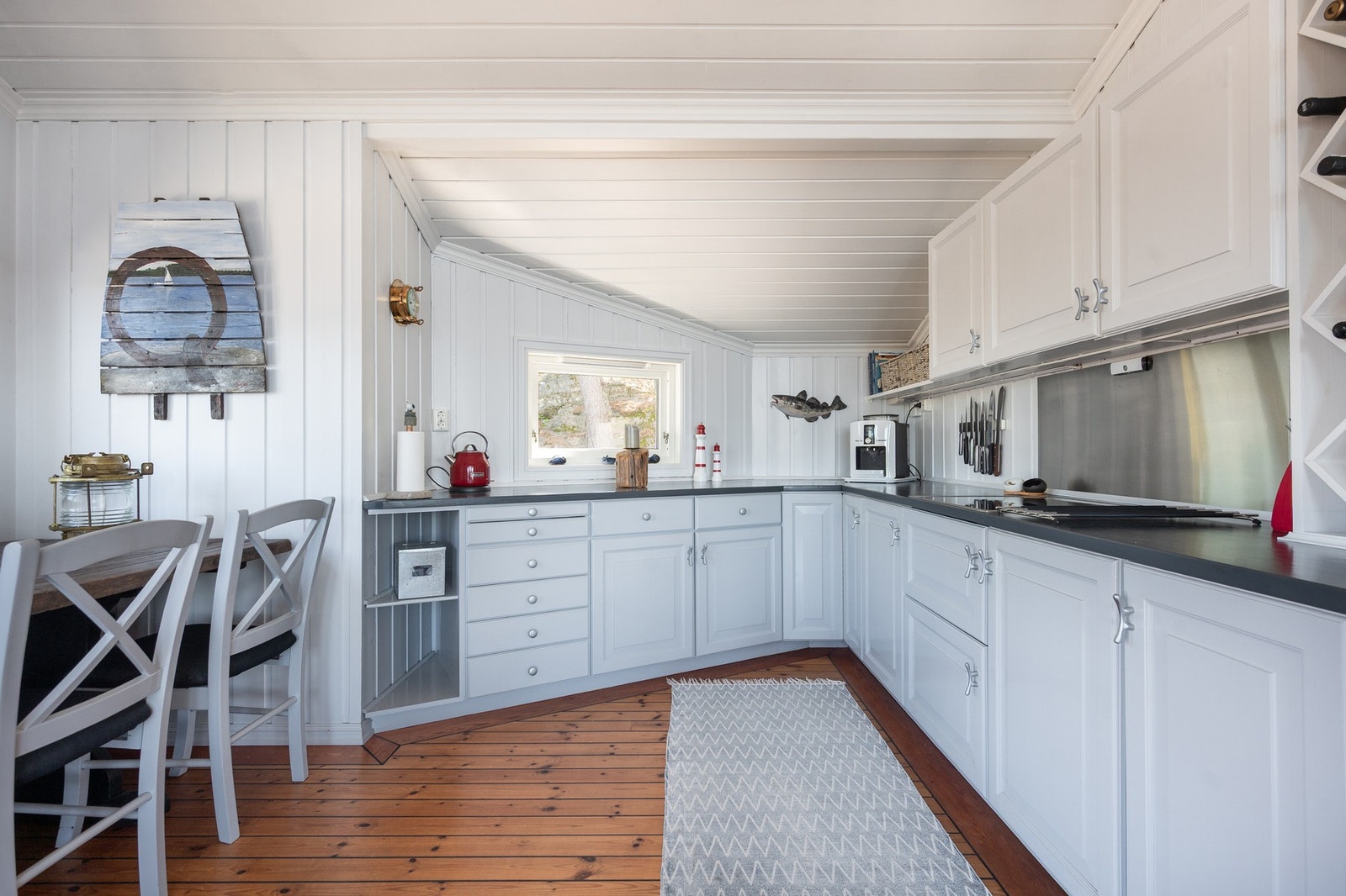 Plassbygget kjøkken med god komfort Galleribilde