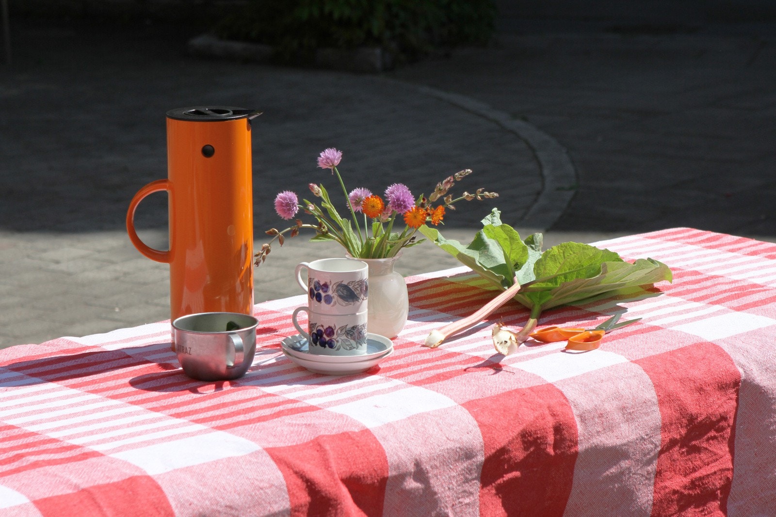 Selgers ord: "I årene siden vi flytta til Dynekilgata har vi blitt mer og mer glade i Rosenhoff. Noe vi liker spesielt godt er at stedet føles som en bortgjemt krok midt i byen." Galleribilde