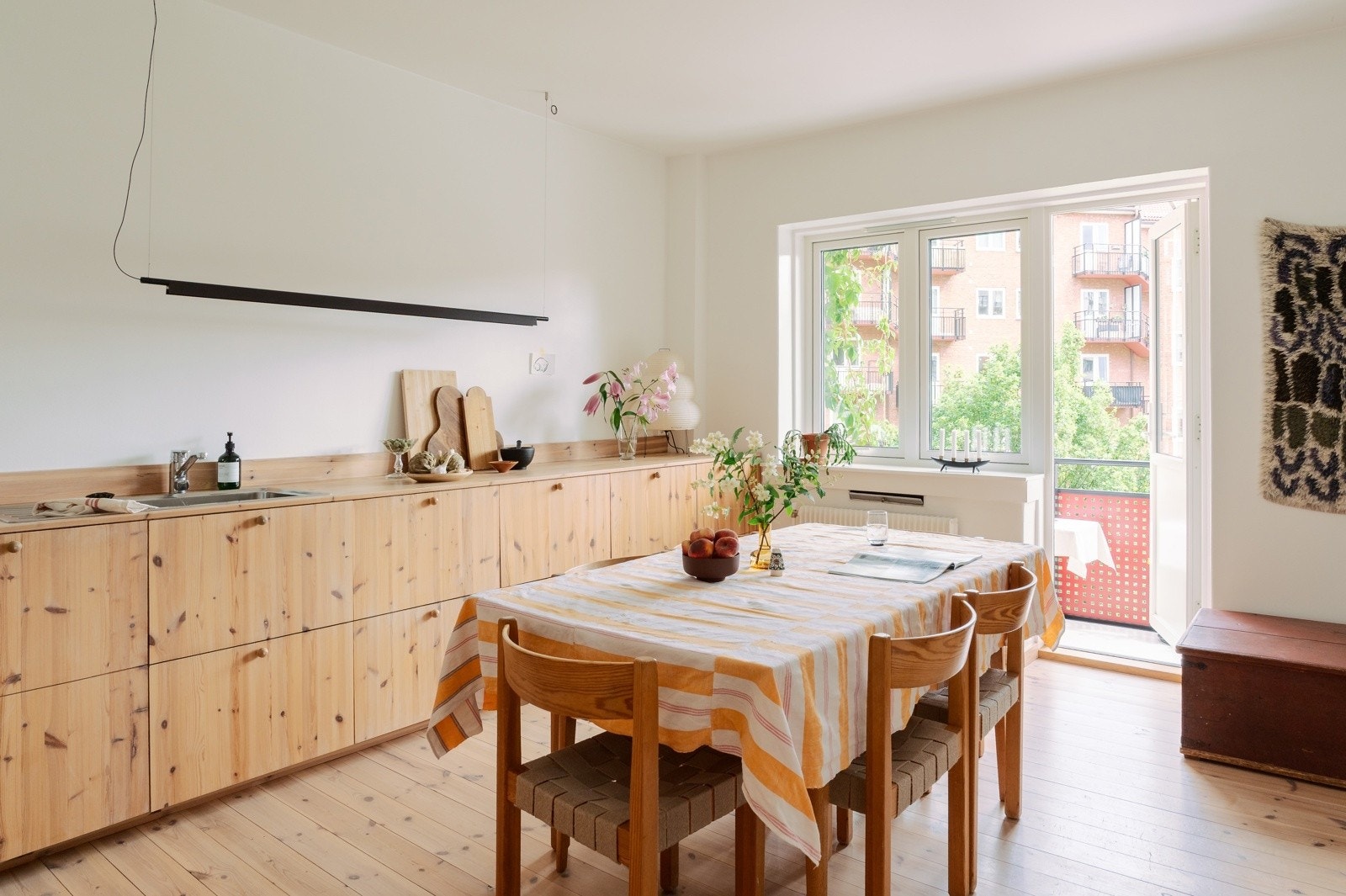 Peter Hørte Lunde v/ PrivatMegleren Aksept ønsker deg velkommen til Dynekilgata 19 D - en arkitekttegnet andelsleilighet med idyllisk balkong og moderne løsninger! Galleribilde