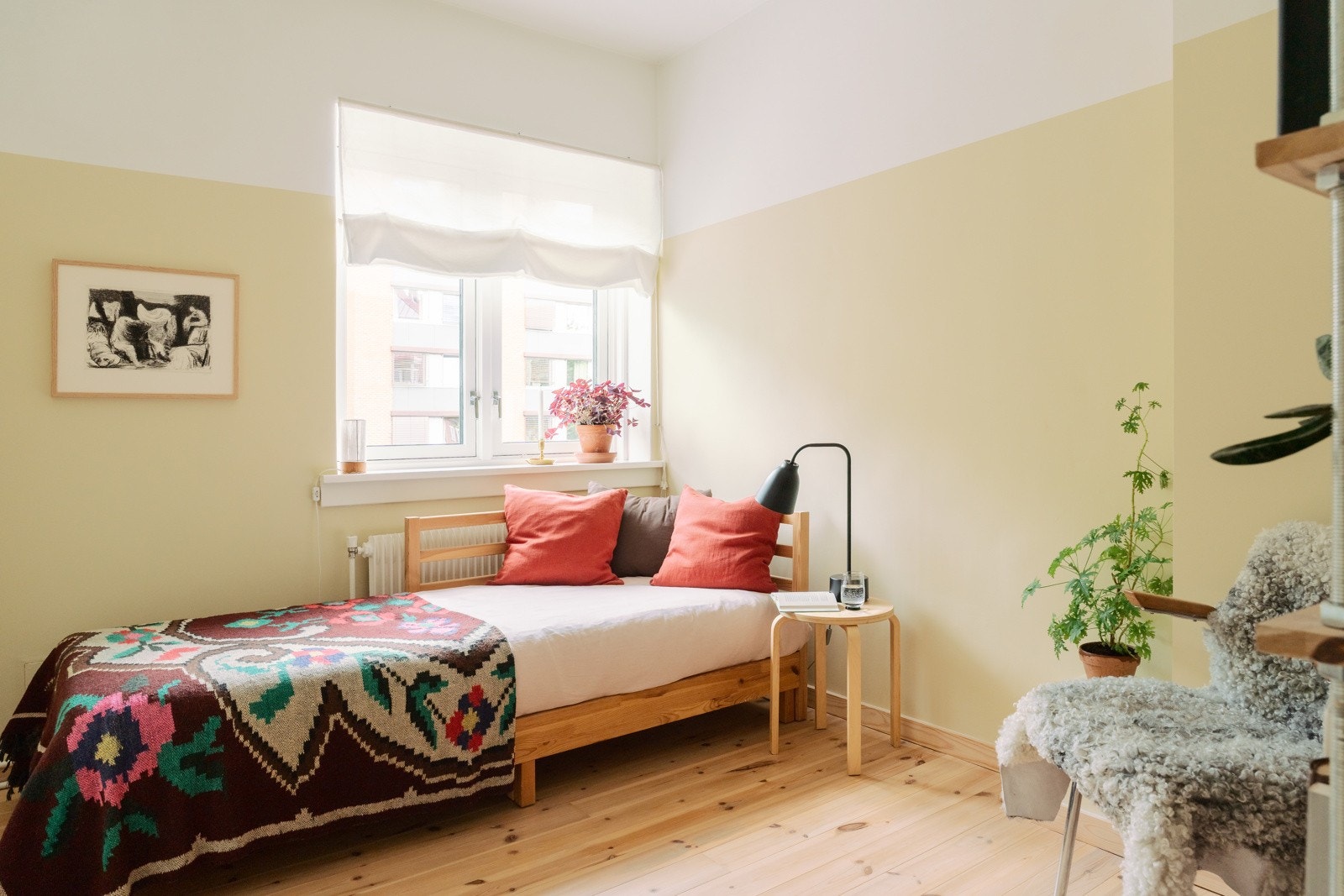 Det tidligere kjøkkenet ble ombygget til et lyst og funksjonelt soverom. Galleribilde