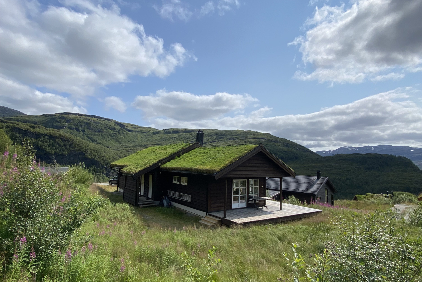 Velkommen til Kråvegen 347 - En flott hytte fra 2012 med god/høy standard! Presenteres av Martin Engeberg v/DNB Eiendom. Galleribilde