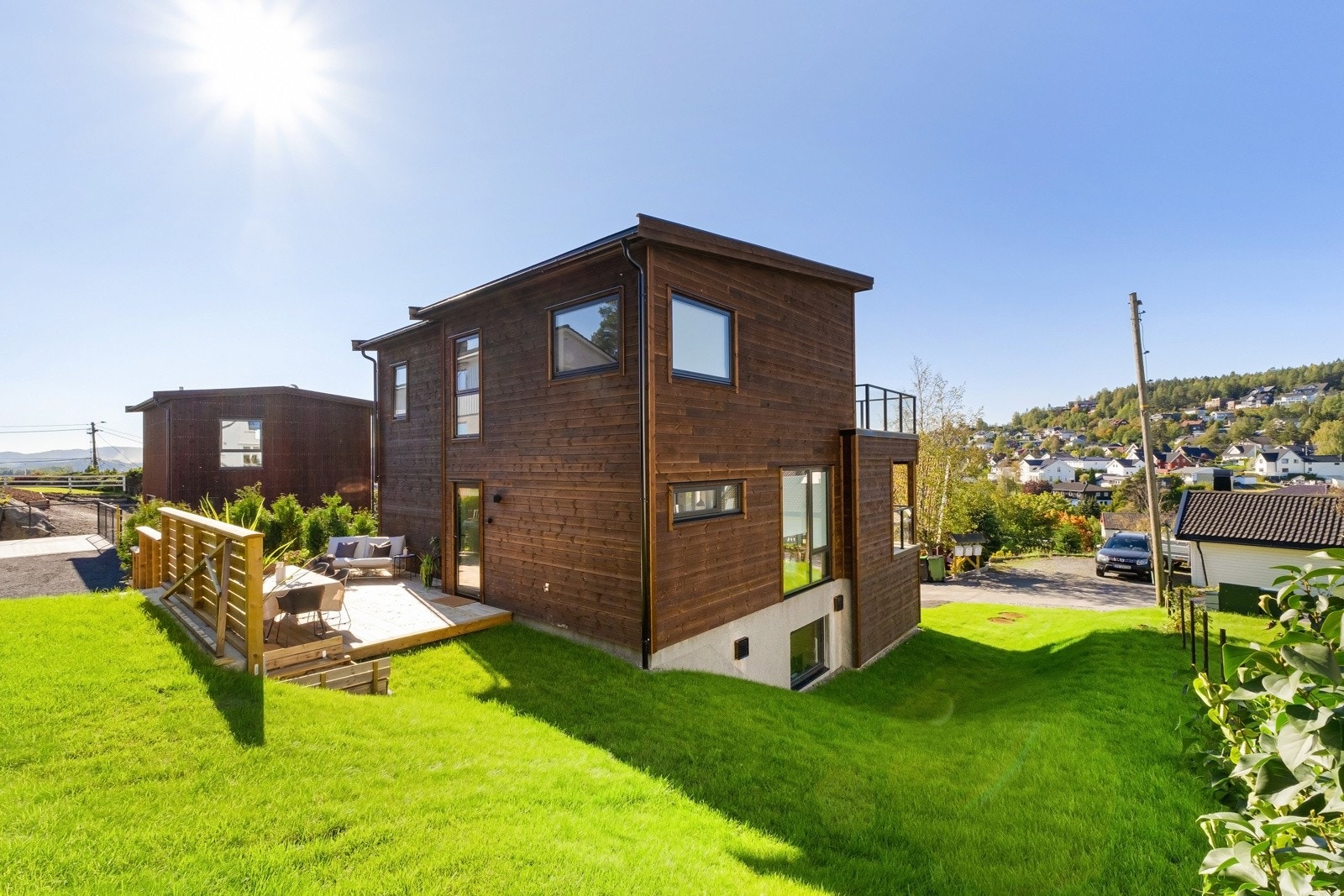 Optimale solforhold fra tidlig morgen og til sen kveld midtsommers - Vidstrakt utsikt. Galleribilde