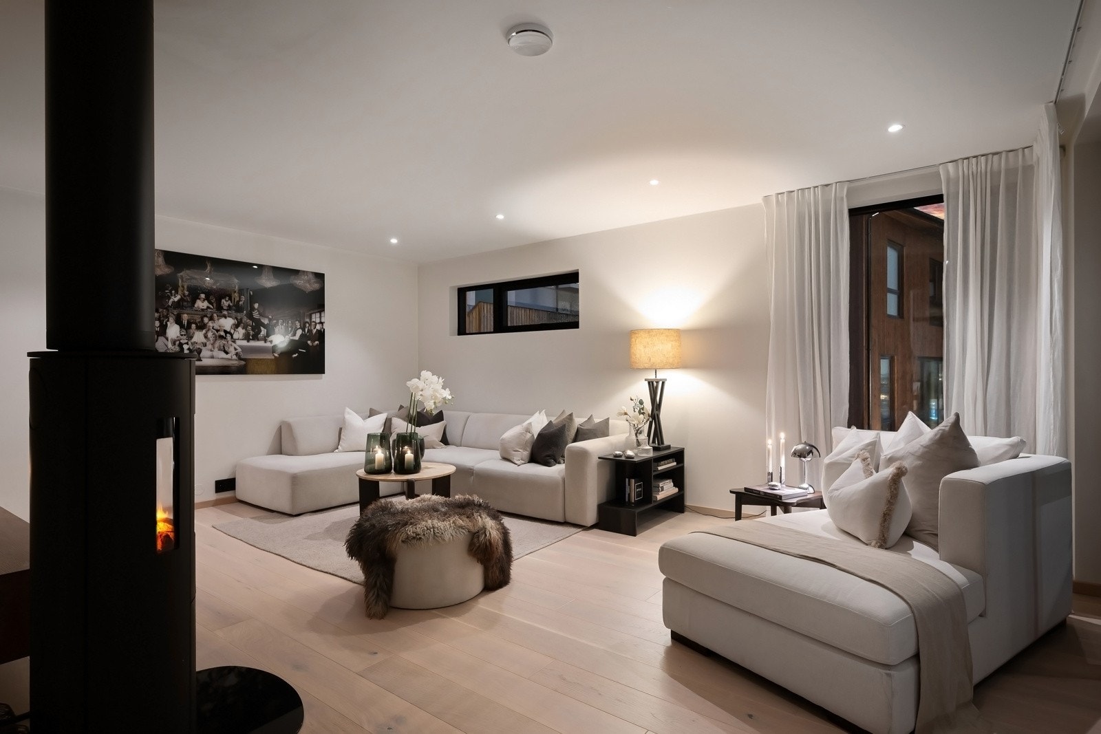 Tekniske kvaliteter som balansert ventilasjon, varmefolie i hele første etasje og utstrakt bruk av downlights. Galleribilde