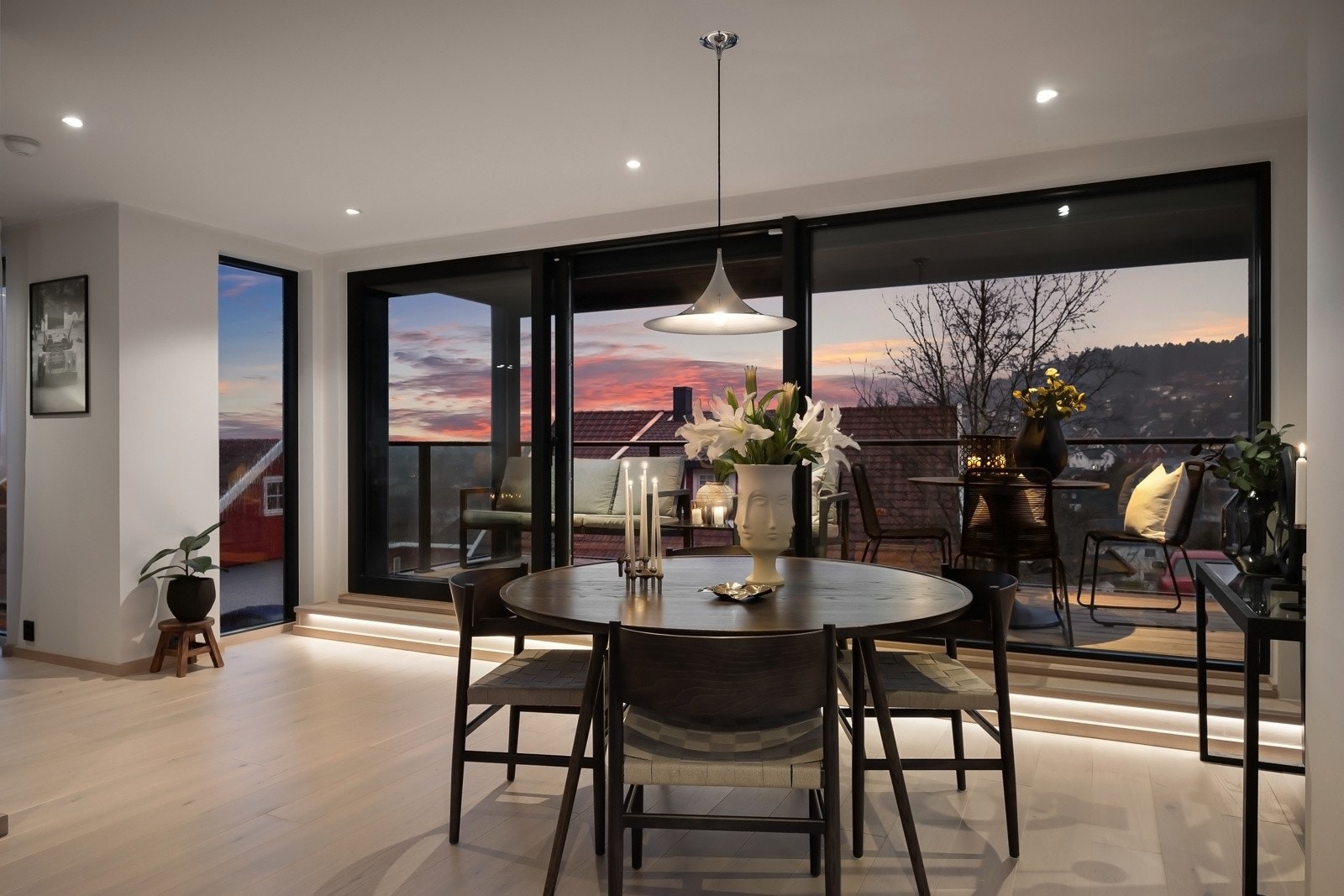 Velkommen til Hamarkollen 18 - Kontakt Carl P. Sveistrup på 980 45 319 dersom privatvisning ønskes. Galleribilde