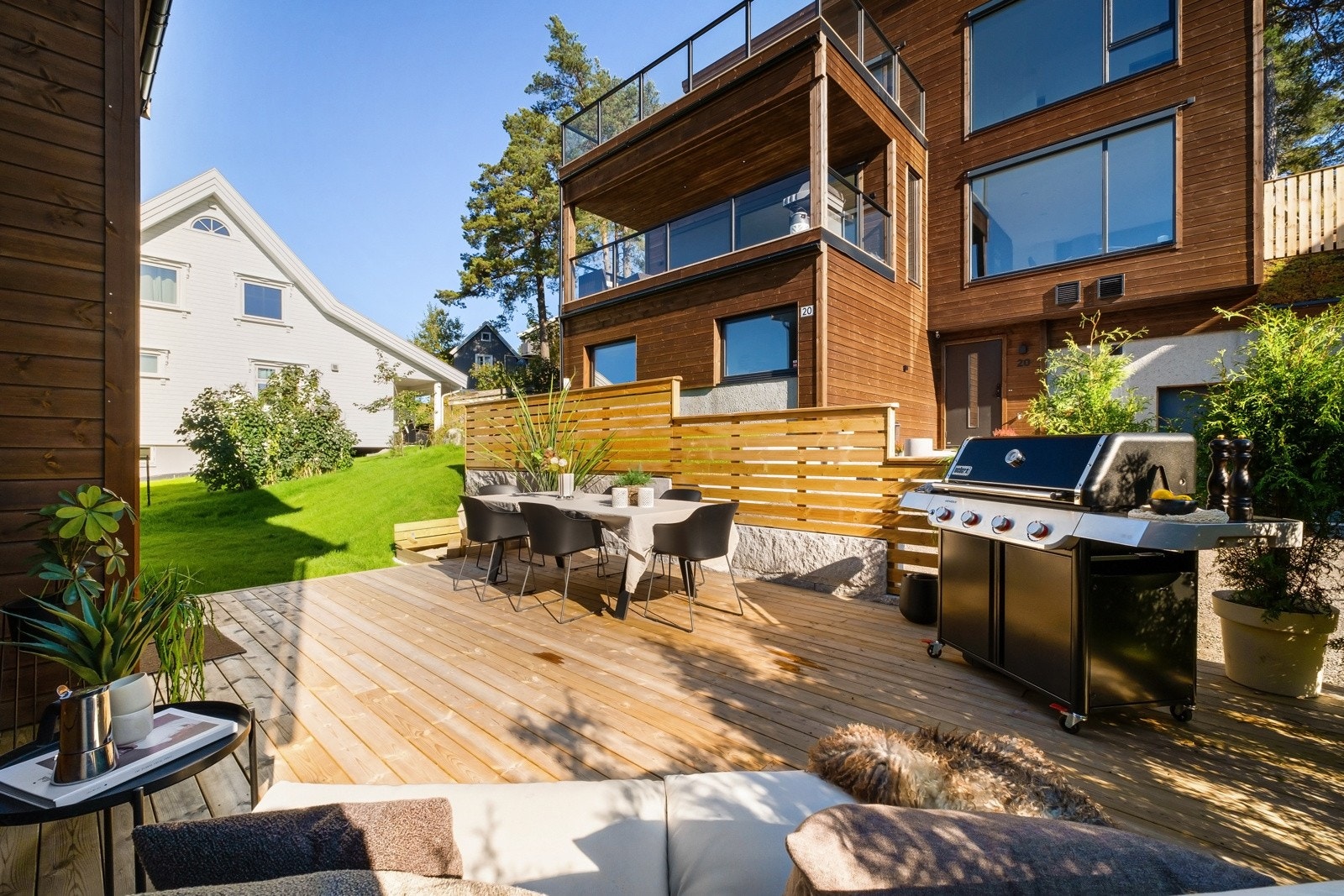 Østvendt markterrasse på ca. 28 m². Galleribilde