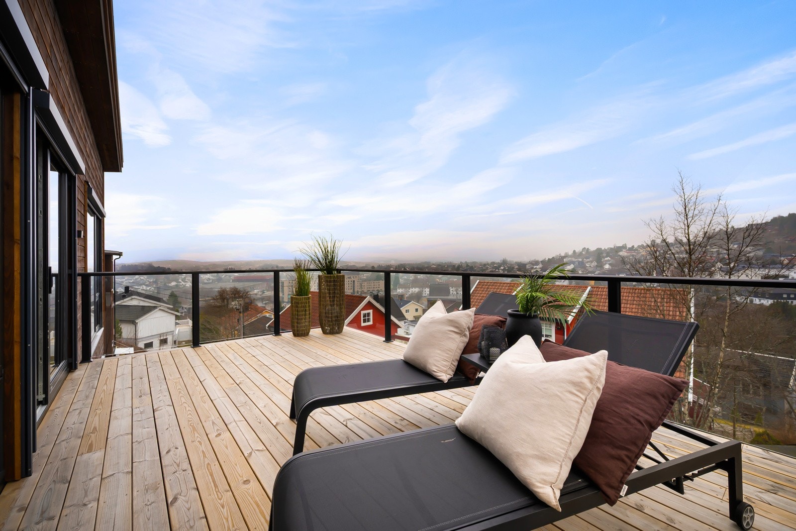 Glimrende solforhold med sol helt til solnedgang midtsommers. Galleribilde