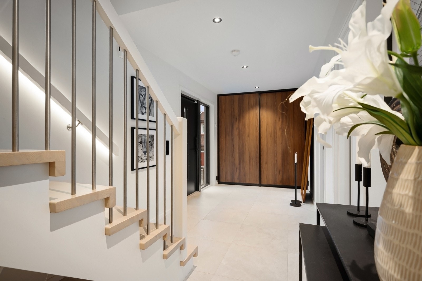 Plassbygget skyvedørsgarderobe fra Drømmekjøkkenet. Galleribilde