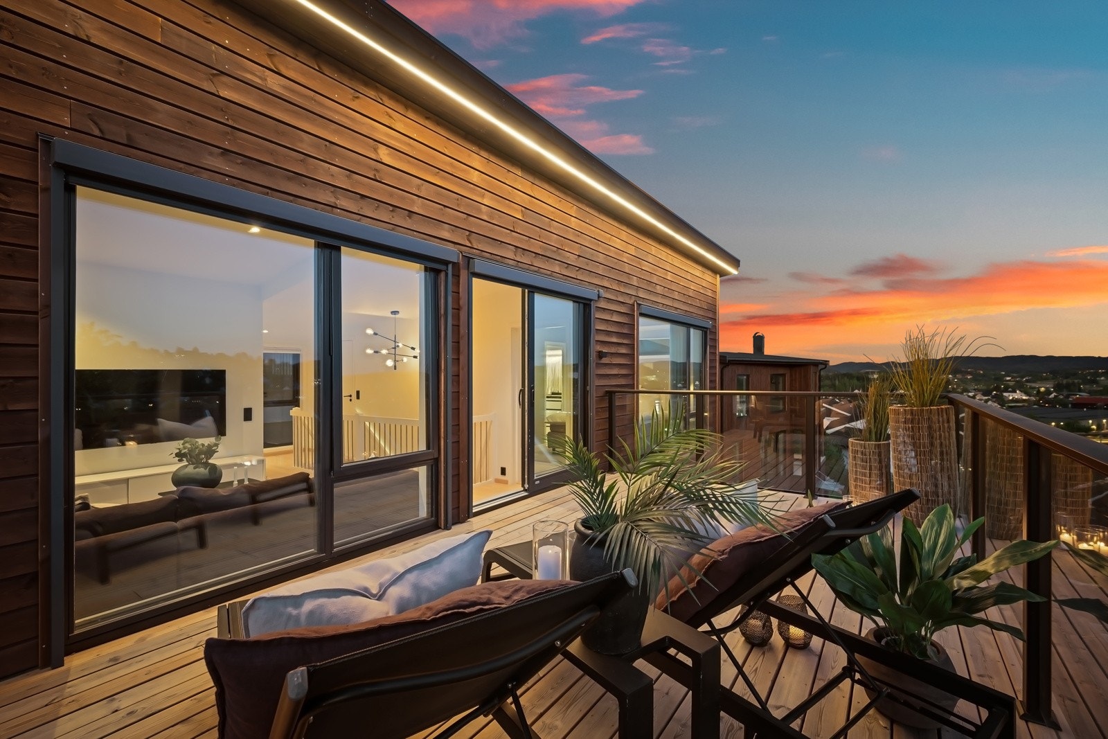 Flotte detaljer med fasadebelysning. Galleribilde