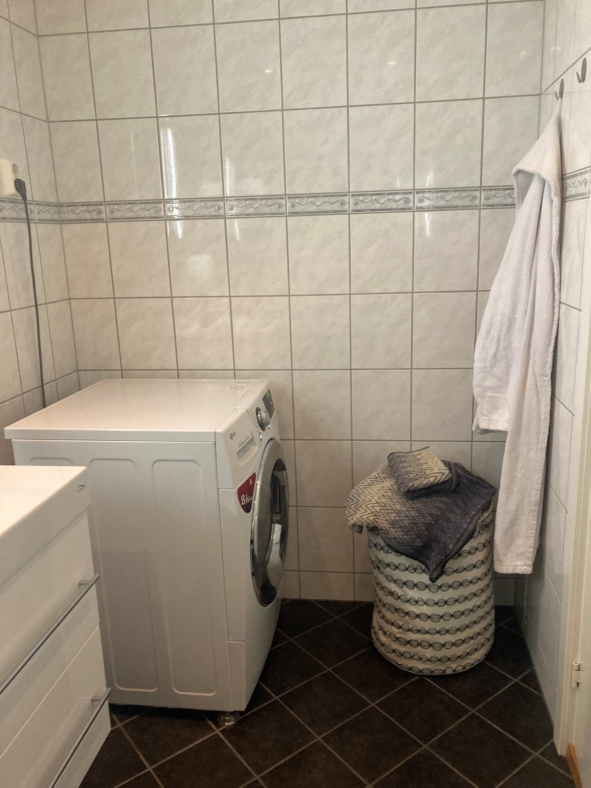 Vaskemaskin på bad inkludert. Galleribilde