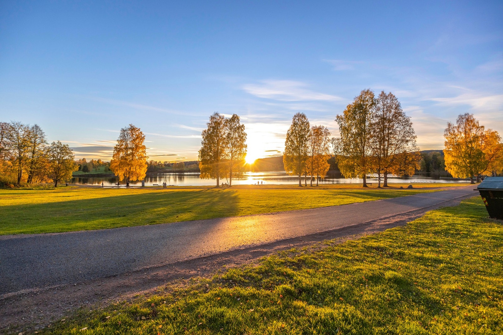Leiligheten har et glimrende utgangspunkt for deg som ønsker nærhet til marka. Her ser du idylliske Bogstadvannet, et flott badevann på sommerstid og skøyteområde på vinteren. Galleribilde