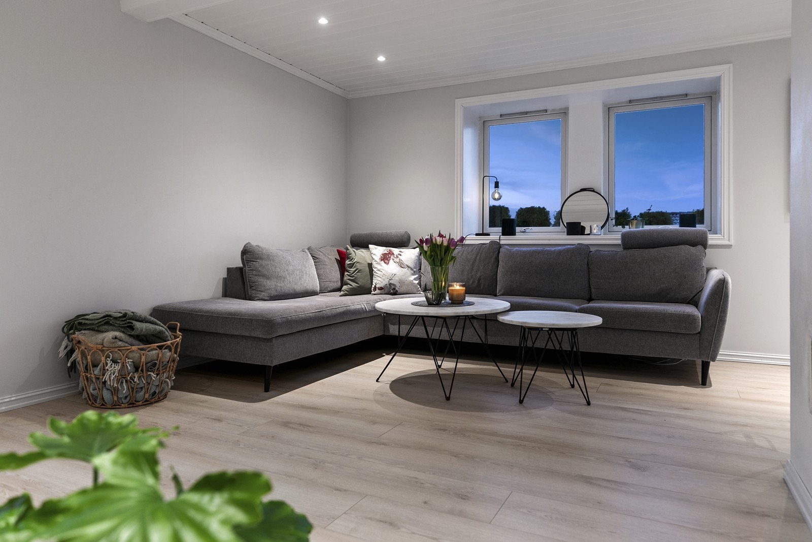 Det er også god plass til en fin hjørnesofa Galleribilde